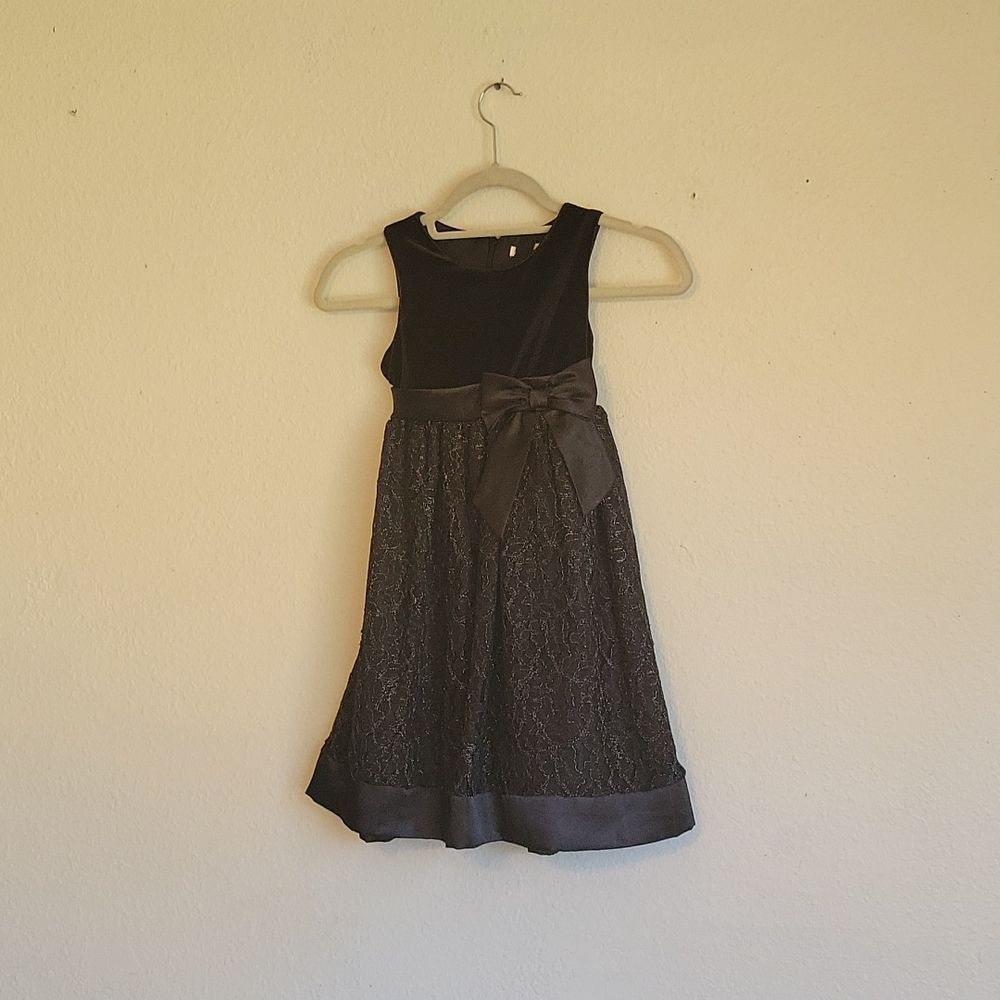 velvet lace girl sleevesles dress no tag size color black and silver